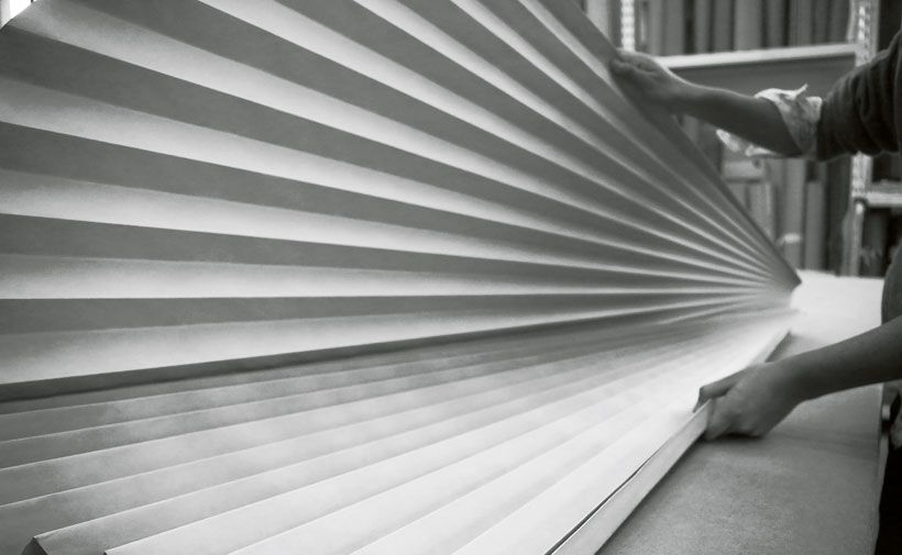 「段ボール製のモールド型紙が私たちのメティエ（仕事）の中心です。100年以上使われているものもあれば、最新のカッティング技術を使った新しいものもあります。どの型も私たちにとっては、まさに遺産と呼べるものです」と、クリステル コシェールさん。©le19M-Anne Combaz