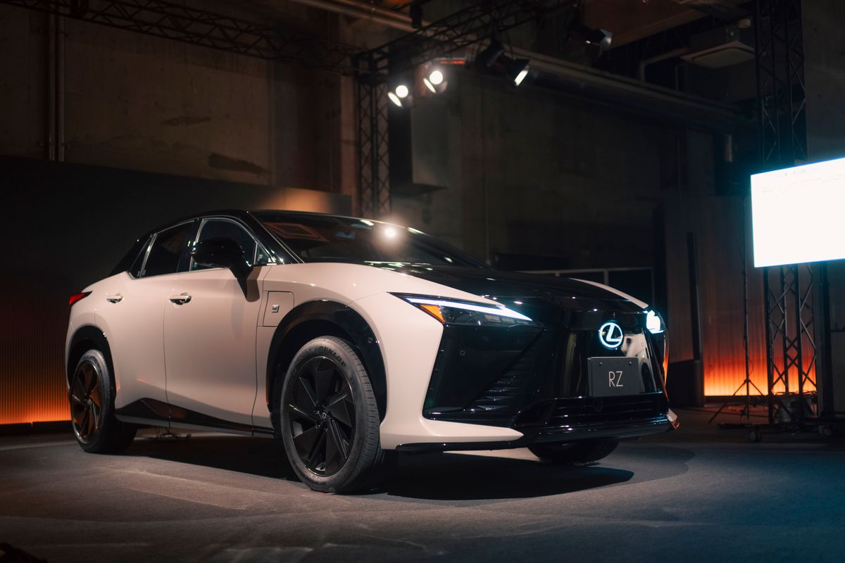 「新型 RZ」。「人とクルマの対話」をテーマに開発が行われ、快適にドライバーの意思を車に伝えるための「ステアバイワイヤシステム」という技術が搭載されている。