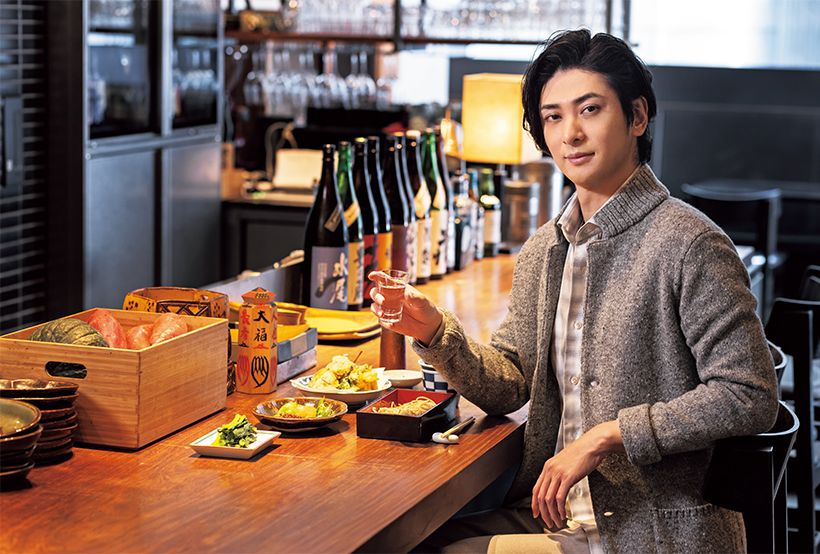 ジャケット17万4900円　シャツ6万9300円　Tシャツ5万8300円　パンツ7万5900円／すべてイレブンティ（三喜商事）　その他／すべてスタイリスト私物