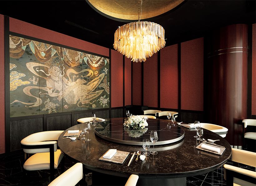 会員制クラブ「CITY CLUB OF TOKYO」8階の一角、会員以外にも開放されたスタイリッシュな空間。隠れ家的な個室は4名から（個室料別）。