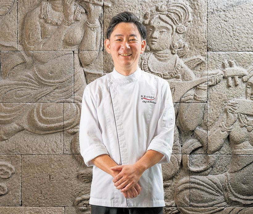 素材の吟味から下ごしらえまで丁寧な仕事が光る沖倉康志シェフ。