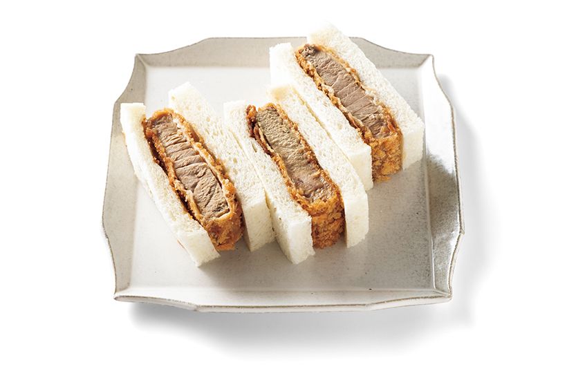 佐藤さんおすすめ。豊洲「やま幸」のまぐろを使用した「幸也」のまぐろかつサンド（プレーン）1380円。