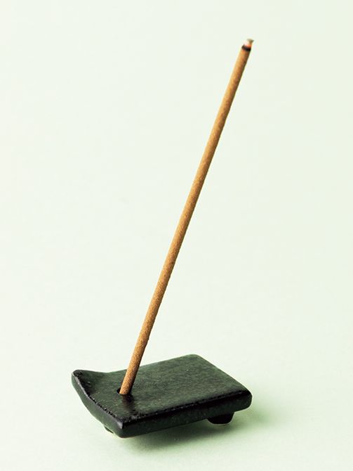 香り好きの凰稀さんも注目。450年の歴史を重ねてきた「香十」の新作「高井十右衛門」2025 3300円。