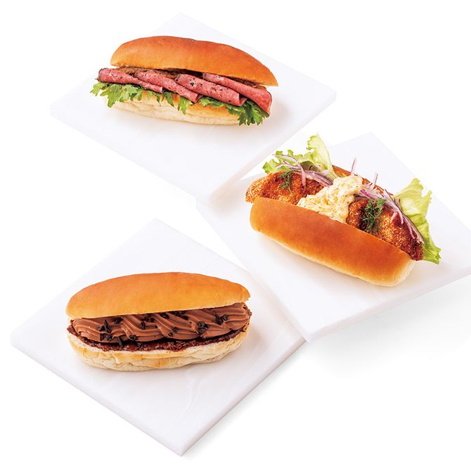 100周年の記念企画。「銀座木村家」の酒種コッペパンと、ローマイヤレストラン銀座店（上）、銀座みかわや（右）、銀座・和光（左）など銀座を代表する名店がコラボレーションした「銀座をつなぐコッペパン」1188円～（2025年10月29日（水）～11月4日（火）発売）