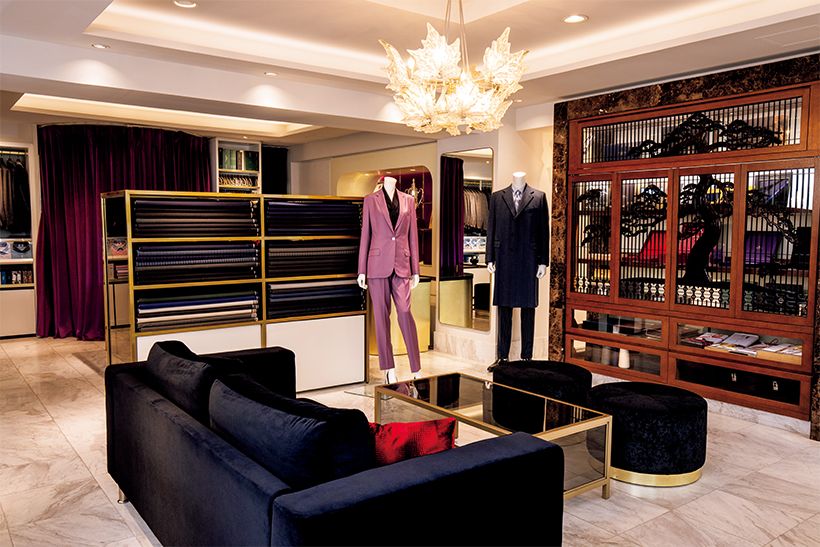 並木通りを見下ろす店舗では紳士服はもちろんレディスのジャケットやスーツの仕立ても。