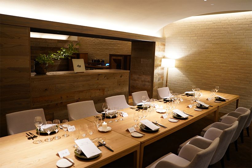 トークショー、特別ディナーの会場となる、登大路ホテルのサロン＆ダイニング。