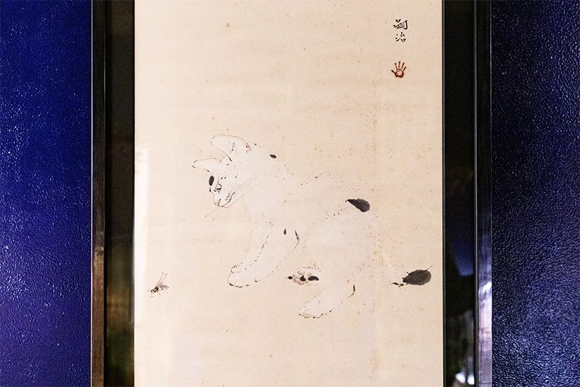 「虫をじっと見つめる表情が、愛猫、メちゃんと重なるようです」と、村雨さんが見入った作品は、藤田嗣治によるもの。