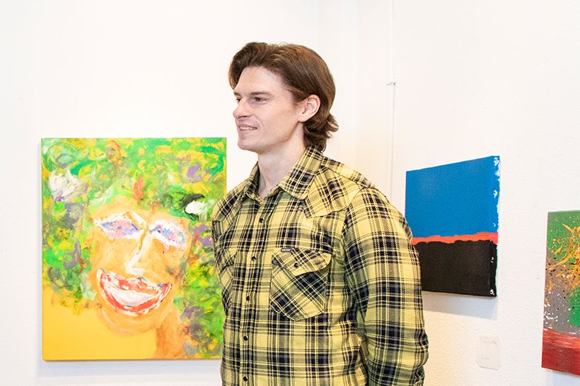 1週間ごとにアーティストが入れ替わり、何度訪れても楽しめる「画室1」の空間にて。