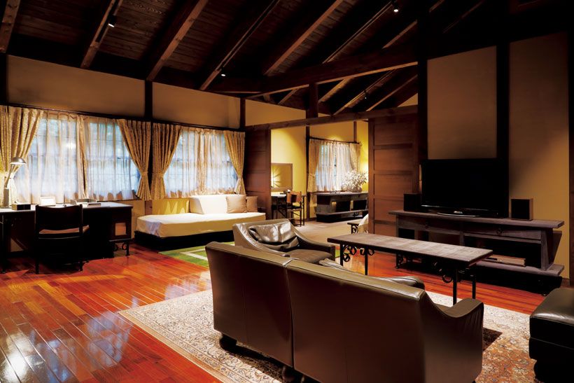 神戸を拠点に活躍した芸術家、綿貫宏介氏の美意識を受け継ぎ、しつらえられたヴィラ。客室は全10室あり、すべての部屋が100平方メートルを超える広さ。