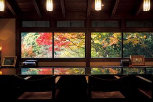 燃えるような紅葉と金泉を満喫。有馬の「御所別墅」へ【紅葉名所の宿】