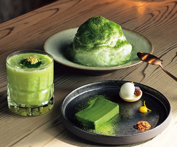 「サンルイ・バー・バイ・ケイ」の「テリーヌ抹茶」、抹茶カクテル「翡翠」、「宇治抹茶かき氷」。カクテルとかき氷は夏季限定で提供。