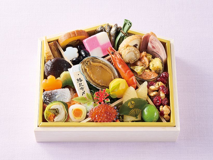 当日試食いただいた「ひとりぶんおせち」は“個食”スタイルでいただける人気のおせち。少量ずつ多種類を楽しめるよう工夫された31品が、絵馬型のお重に詰められている。