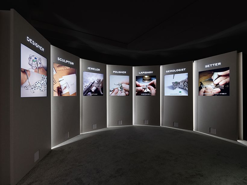 。デザイナー、彫刻職人、鋳造職人、ジュエリー職人、宝石鑑定家、宝石細工職人、研磨職人、石留め職人たちが、カルティエが求める高い基準を満たすよう作品をつくり上げるのです。パンテール作品の成り立ちと、受け継がれた技術を活かし、現代に生きる職人たちの手で、未来のハイジュエリーへと昇華させる軌跡をTomoyuki Kusunose © Cartier