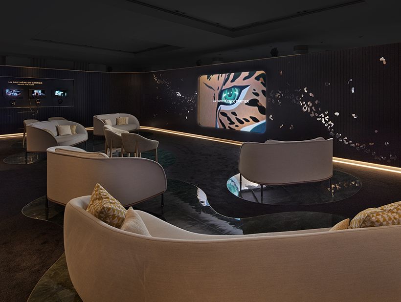 インタビュー動画の視聴もでき、作品制作の舞台裏を垣間見ることができる。Tomoyuki Kusunose © Cartier