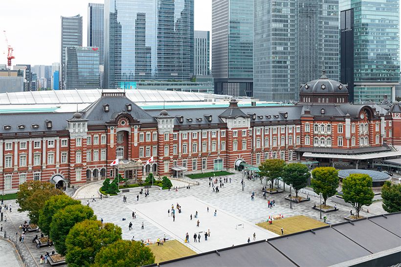 赤レンガ構造が美しい東京駅丸の内駅舎。第二次世界大戦後、一時2階建てになったが、2007年からの保存・復原工事を経て、創建当時の姿に甦った。
