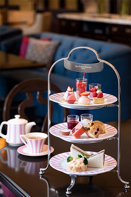 「開業110周年記念PINKアフタヌーンティー」月~木曜 7,900円、金~日・祝 8,400円。