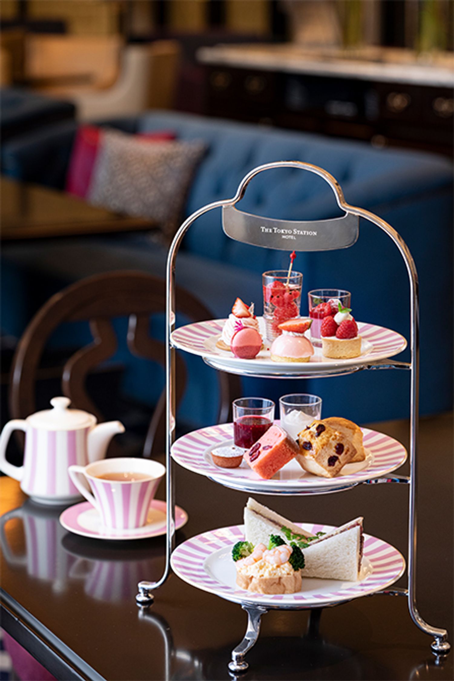 「開業110周年記念PINKアフタヌーンティー」月～木曜 7,900円、金～日・祝 8,400円。