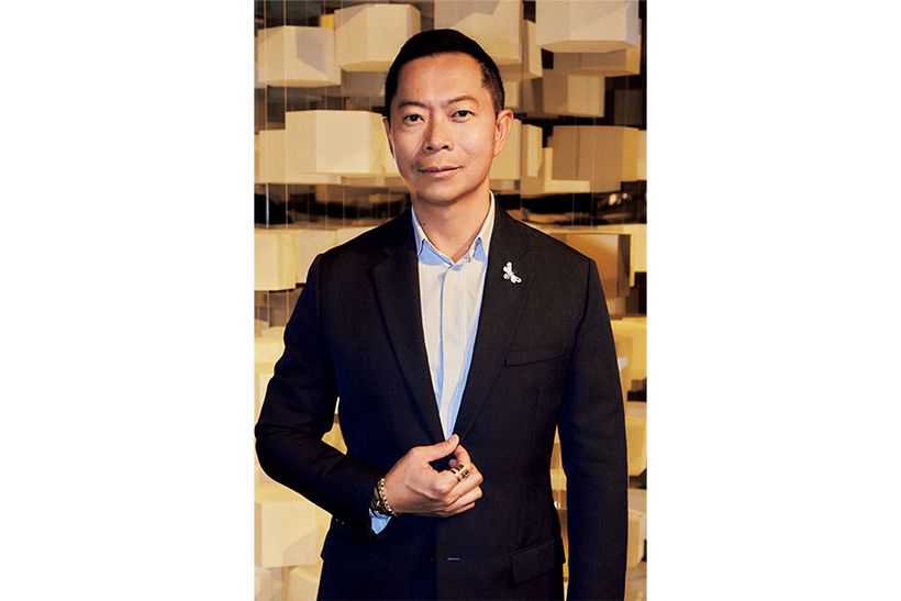 ショーメCEOチャールズ・レオン氏。香港出身。初期はフランスのジュエリーブランドで研鑽を積み、LVMH モエ ヘネシー・ルイ ヴィトンではフレッドのCEOなどを歴任。2024年1月より現職。同グループ傘下ブランドにおける初のアジア系CEOとして、業界の内外から注目を集めています。