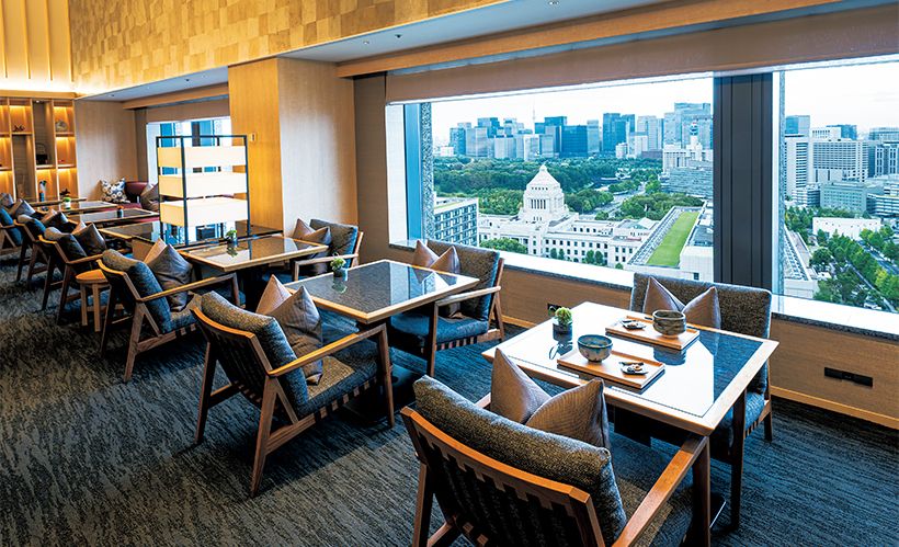 国会議事堂や皇居、丸の内などを一望する、27階のクラブ専用ラウンジ「SaRyoh」。