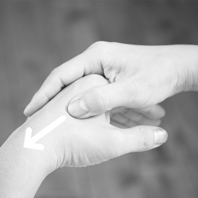 合谷のツボ押し（1）