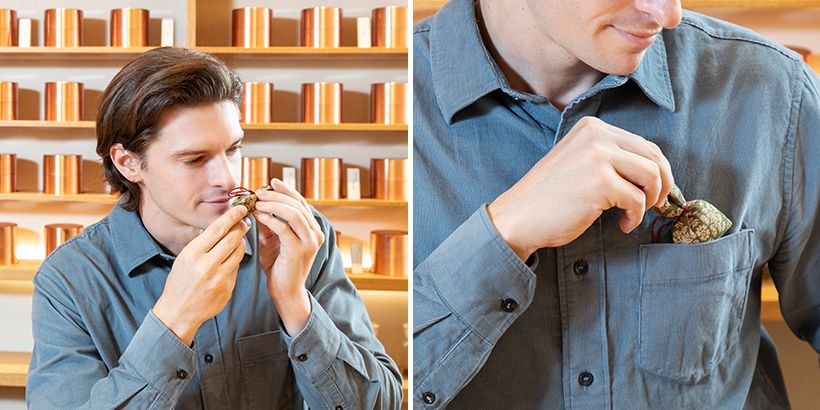 オリジナルの香袋にご満悦。胸ポケットに入れてさりげない香りの広がりを楽しみます。