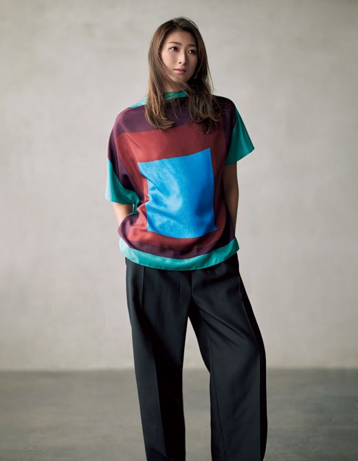 トップス32万6700円　パンツ22万3300円／ともにロエベ（ロエベ ジャパン クライアントサービス）