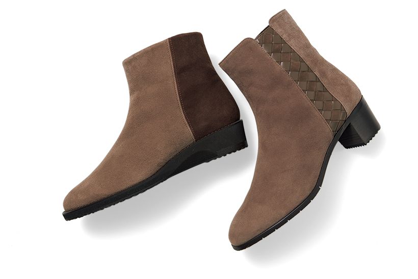 「銀座ヨシノヤ」のブーツ