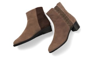 「銀座ヨシノヤ」の高機能な晴雨兼用ブーツで雨や雪の日もエレガントな足元に