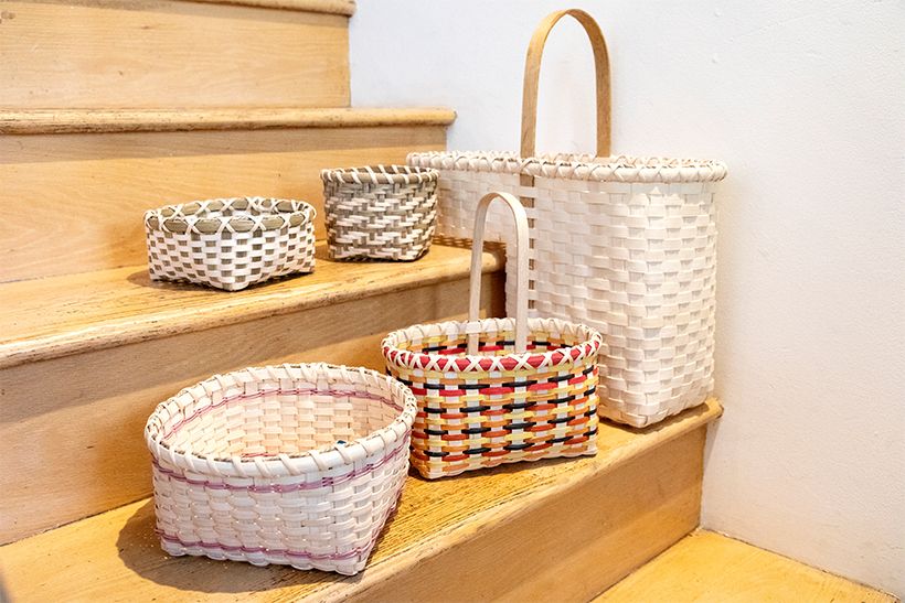 2階にはキルトとかぎ編み針の作品も。かつてプリンス・エドワード島では異なる素材の生地をつないで作る「クレイジー・キルト」が大流行。10代の頃のモンゴメリも夢中になっていたそう。