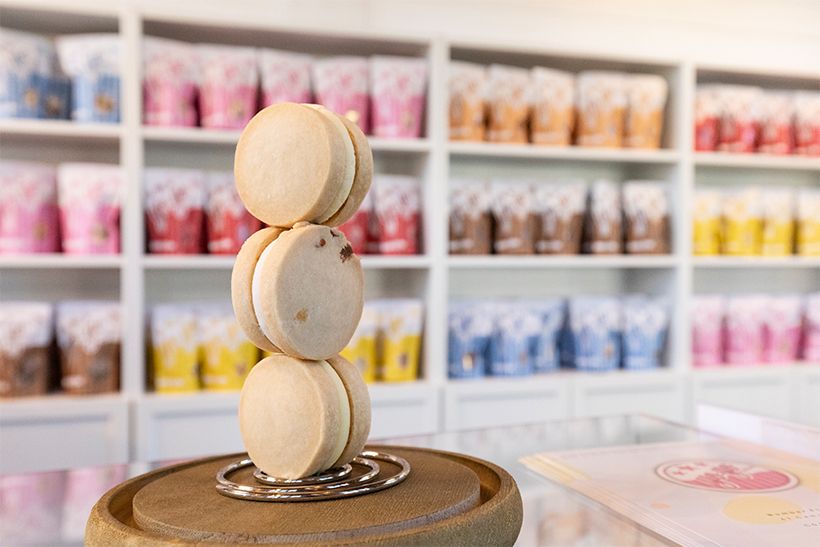 まるで―ヨーヨーのような可愛い「Yo-Yo Cookies®」クッキー。真ん中にクリームがはさまれている。1袋C$10～。