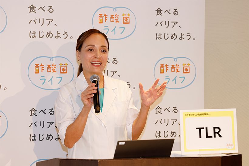 酢酸菌が果たす役割について解説する石原先生。