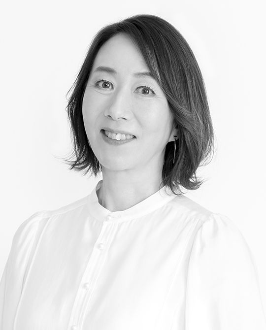 長野智子（ながの・ともこ）さん　アメリカ・ニュージャージー州生まれ。上智大学卒業後、アナウンサーとしてフジテレビ入社。1995年秋、夫のアメリカ赴任に伴い渡米。2000年4月より『ザ・スクープ』（テレビ朝日系）のキャスターとなる。以降、『朝まで生テレビ！』『サンデーステーション』のキャスターなどを務め、現在は文化放送『長野智子アップデート』パーソナリティ、国連UNHCR協会理事として活動中。近著に『データが導く「失われた時代」からの脱出』（河出書房新社）がある。