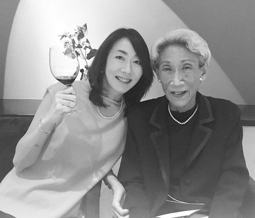 亡くなる7か月前の4月、母92歳の誕生日をレストランで祝い、食事とワインを楽しんだ（2021年）。