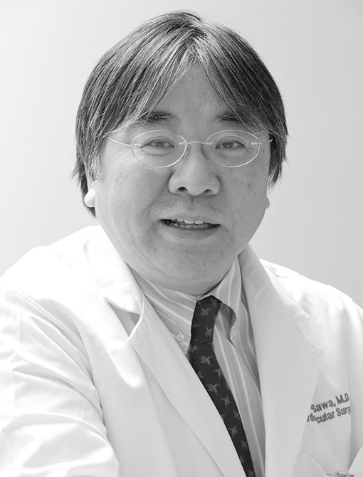 さわ・よしき　45年間、心臓血管外科医として精力的に活動し多くの患者の命を救う。2000年から心臓病の分野で再生医療の研究を開始し、08年より京都大学の山中伸弥教授とiPS細胞を使った共同研究に取り組む。13年から始まった再生医療国家プロジェクトにおいてiPS細胞由来心筋細胞シート開発に参加し、19年に医師主導治験の実施承認を受ける。目指すゴールは心臓病で死なない世界。