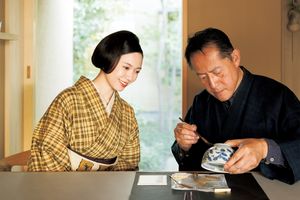 二階堂ふみさんが金継ぎの魅力に触れる。「繕うことで器との繋がりが深まります」