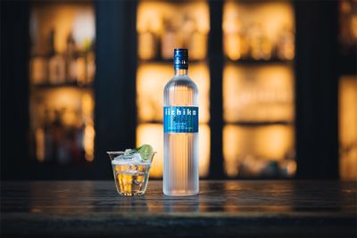 大分・三和酒類が生み出した本格麦焼酎「iichiko彩天（いいちこ さいてん）」。