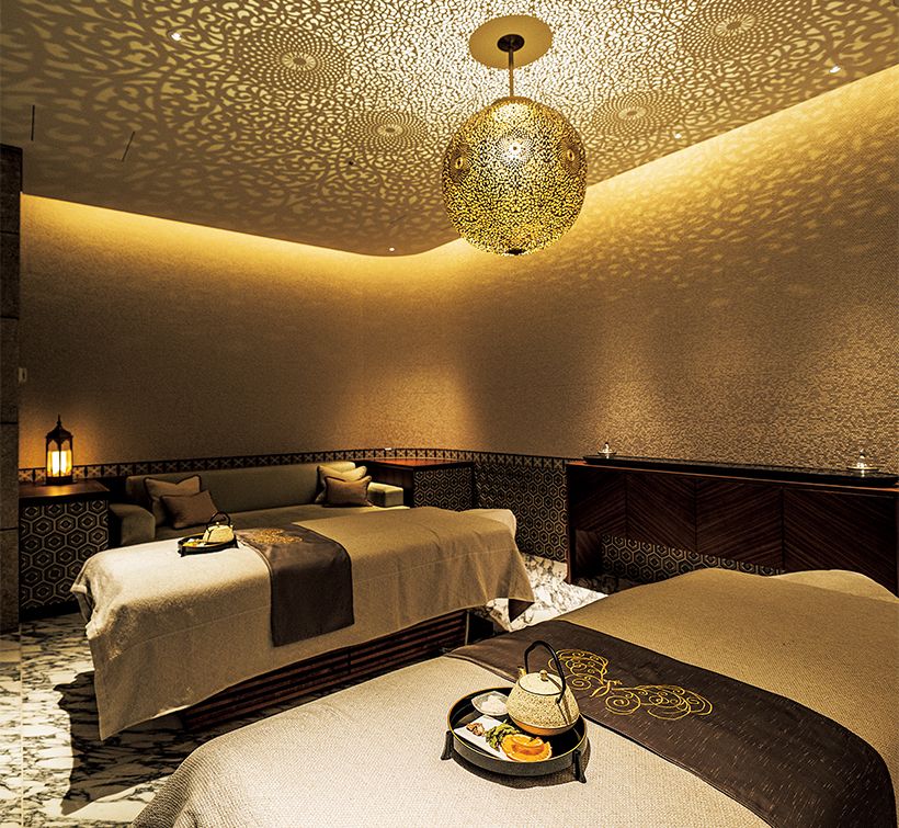 モロッカンランプが揺れるスパ。徳川家康が実践した“養生の哲学”をベースにしたフットバスリチュアルなど、多彩なウェルネスメニューを有する。