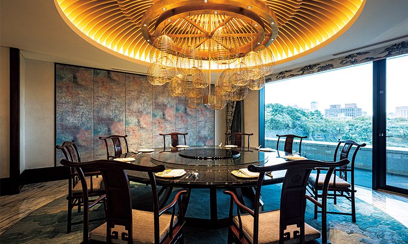 個室は全5室で、大人数への対応も可能。