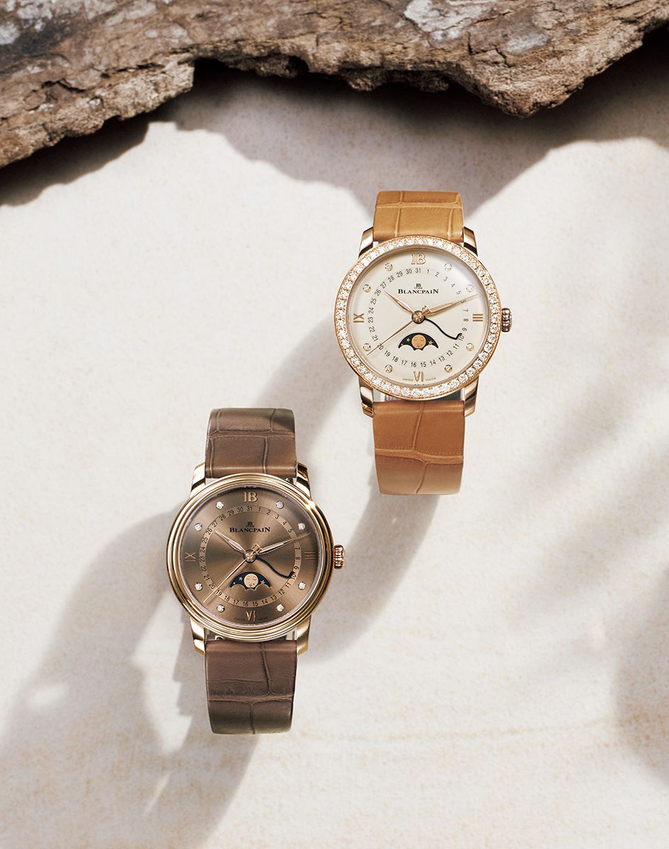 右・「ヴィルレ デイト ムーンフェイズ」(RG×ダイヤモンド、ケース径33.2ミリ、アリゲーターストラップ、自動巻き)405万9000円 左・「ヴィルレ デイト ムーンフェイズ」(RG×ダイヤモンド、ケース径33.2ミリ、アリゲーターストラップ、自動巻き)322万3000円/ともにブランパン(ブランパン ブティック 銀座)