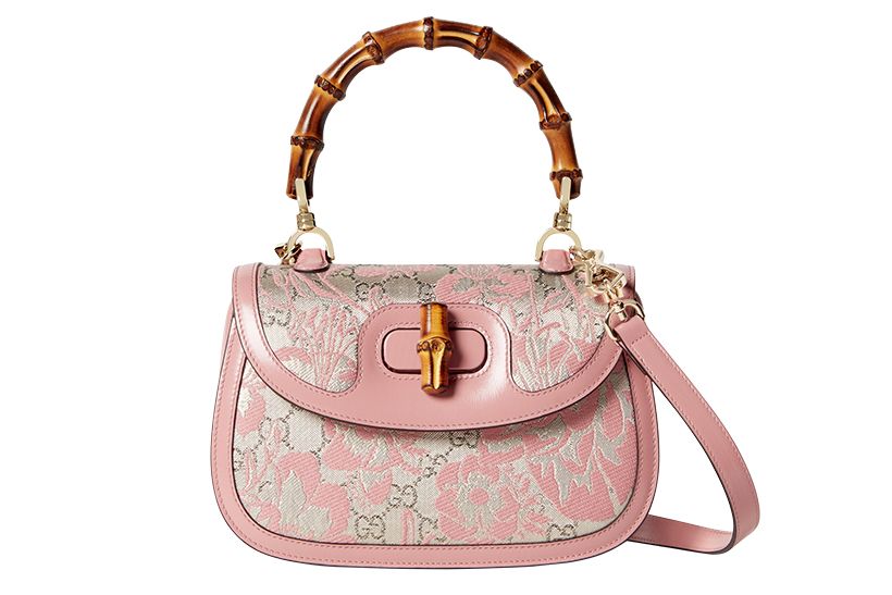 装いも新たに3種類のパターンの第4章 が発売。Petalsをベースに、グッチのフロ ーラ モチーフやGGパターンが銀箔を纏 い、陰影を感じさせる美しい仕上がりに。