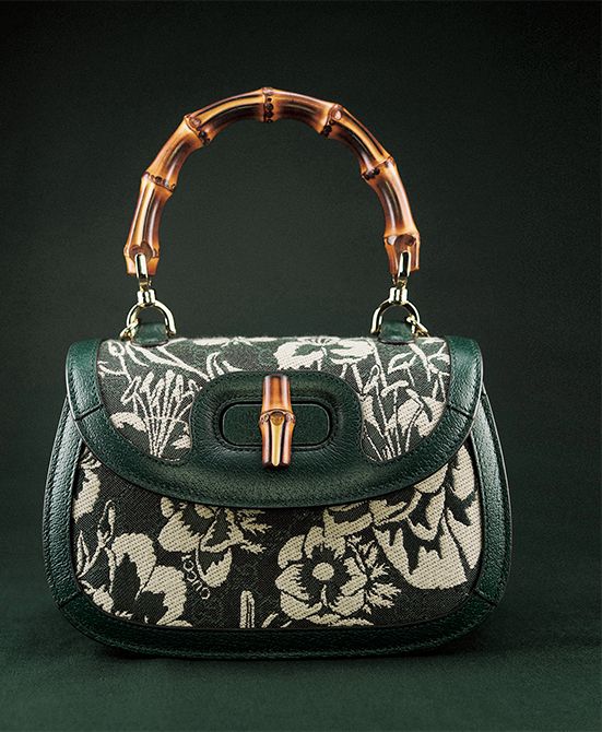 当時のクリエイティブ・ディレクター、サバト・デ・サルノも参加。今までとは異なるトーン& トーンのデザインでHOSOOのPetalsとフローラ モチーフの新たな魅力が開花。