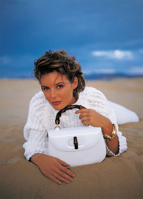 1990年代、トム・フォードをはじめとするクリエイティブ・ディ レクターたちが、「グッチ バンブー1947」を主役にした広告 キャンペ―ンを展開。写真は1992年のもの。