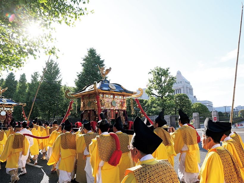 都心を約300㍍もの神幸行列が練り歩く神幸祭は、山王祭の中 でも特に壮麗な行事。