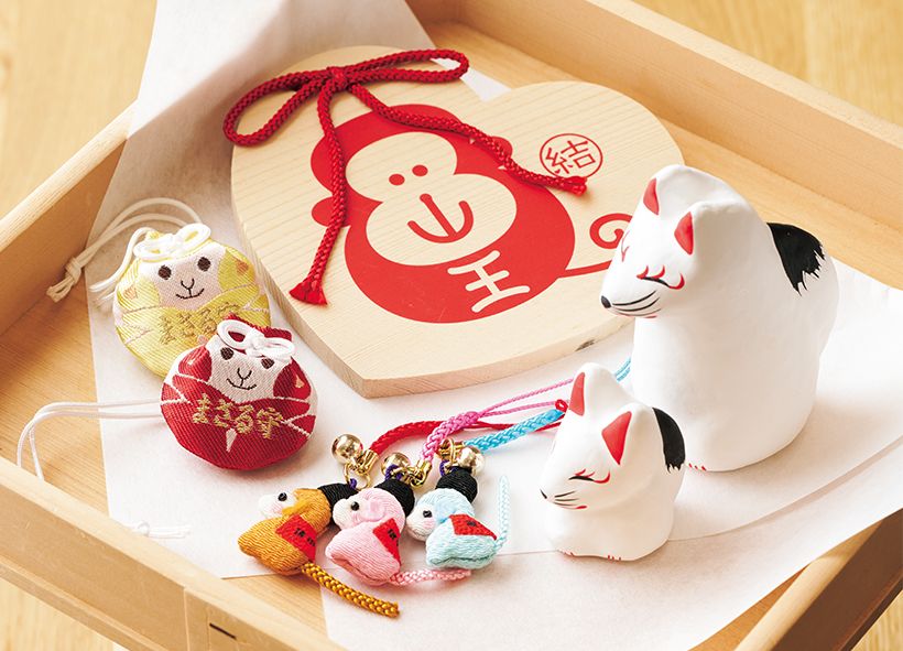 上から時計回りに、「結び絵馬」1000円、「山王稲 荷神社 御眷属奉納」大・1000円、小・800円、「み ちびき守」小・各800円、「まさる守」大・各1000円。