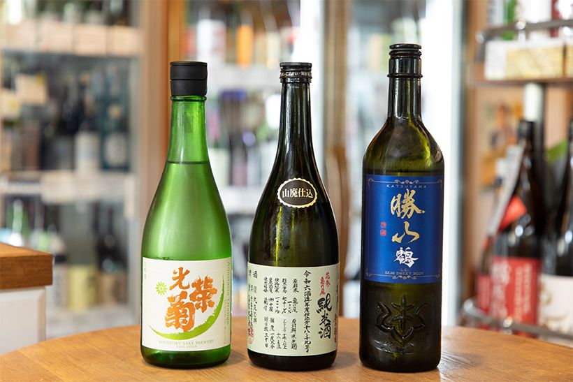 左から『光榮菊 アナスタシア・オレンジ』（720ml）2200円、『凱陣 R6BY 花巻産亀の尾　山廃純米無濾過生酒』（720ml）2530円、『勝山 鴒』（720ml）4004円。