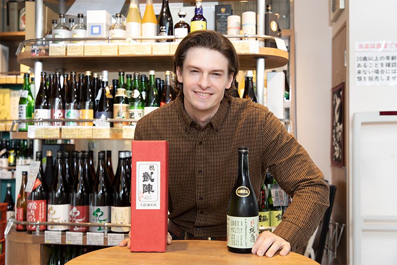 最終的に村雨さんが求めたのはこちら。思い出の日本酒との思いがけない再会に満面の笑みを浮かべて。