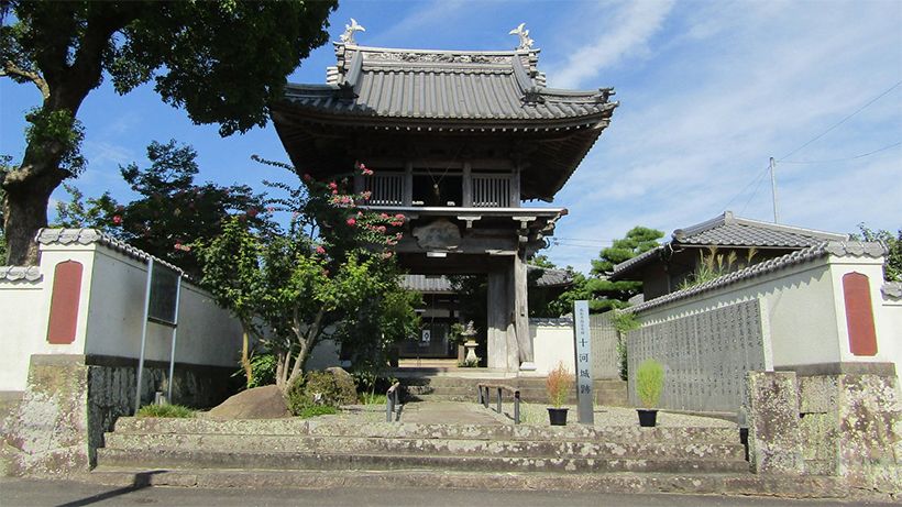 高松市十川東町にある十河氏の居城跡には称念寺が建てられた。