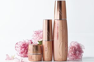 信頼の有効成分と発酵の贅沢な恵みで肌が潤う「ドクターデヴィアス化粧品」の上位シリーズ