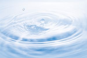 水に含まれるミネラルが健康を促進。疲れやむくみを軽減する水の飲み方とは？