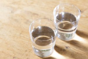 ただ飲むのではなく水の安全性を意識する時代。話題のPFAS問題や対策を解説